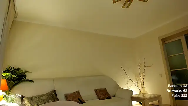Snapshot of Butterfly-_ chatting on March 2025 08:00:01 PM Butterfly- online show from March 2025 08:00:01 PM
