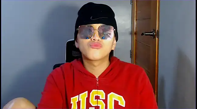 Snapshot of WONDERWOMAN2023 chatting on December 2024 01:32:01 AM WONDERWOMAN2023 online show from December 2024 01:32:01 AM