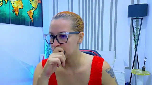 Snapshot of Britney_taylor_ chatting on October 2025 10:21:01 PM Britney taylor online show from October 2025 10:21:01 PM