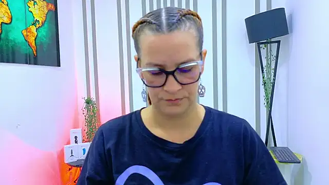 Snapshot of Britney_taylor_ chatting on November 2025 09:02:01 PM Britney taylor online show from November 2025 09:02:01 PM