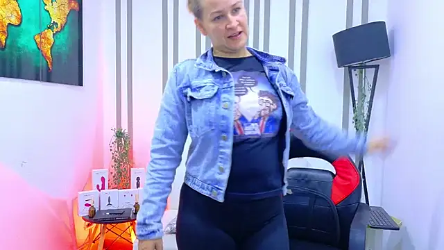 Snapshot of Britney_taylor_ chatting on December 2025 09:08:02 PM Britney taylor online show from December 2025 09:08:02 PM