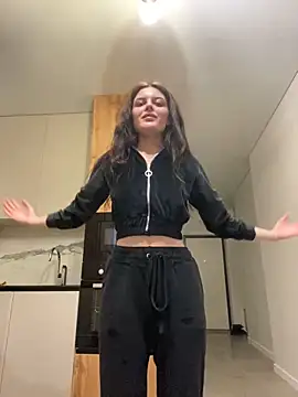 little belucci online show from February 2025 03:03:02 PM