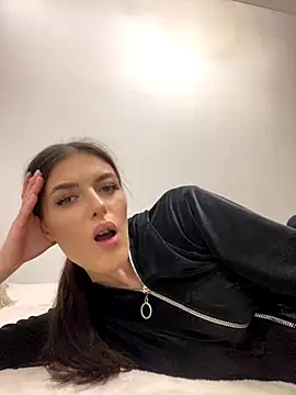 little belucci online show from November 2025 03:00:01 PM