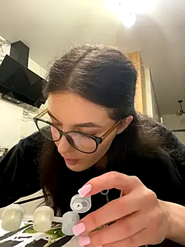 little belucci online show from December 2025 02:58:02 PM