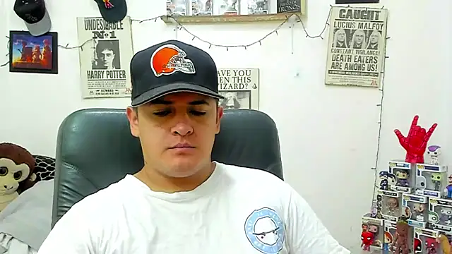 Snapshot of ney_22 chatting on March 2025 02:18:02 PM ney 22 online show from March 2025 02:18:02 PM