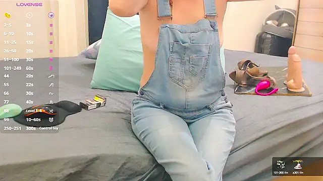 Snapshot of crazywoman34 chatting on February 2025 11:43:02 AM crazywoman34 online show from February 2025 11:43:02 AM