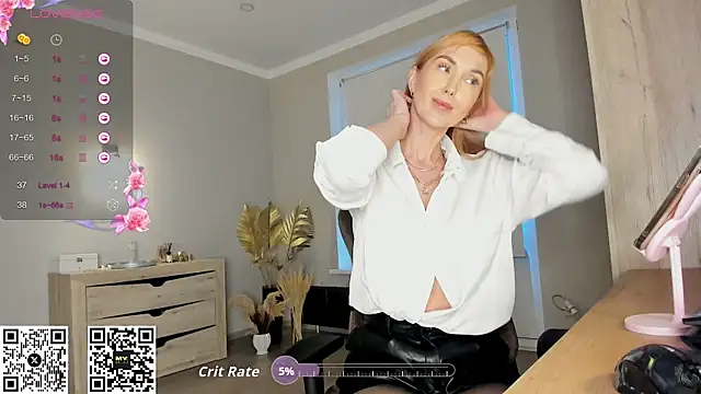 HotyPlays online show from October 2025 02:18:01 PM