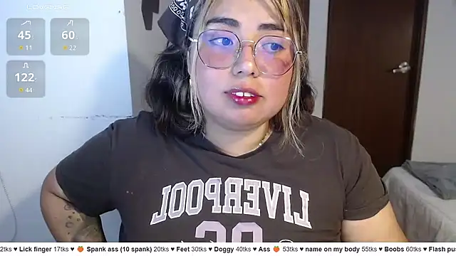 Snapshot of yini_angel chatting on June 2026 02:43:02 AM yini angel online show from June 2026 02:43:02 AM