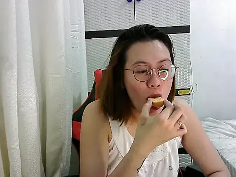 crizzybel online show from March 2025 03:24:02 PM