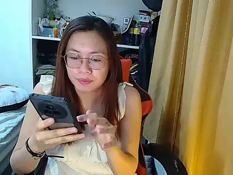 Snapshot of crizzybel chatting on April 2026 05:33:02 AM crizzybel online show from April 2026 05:33:02 AM