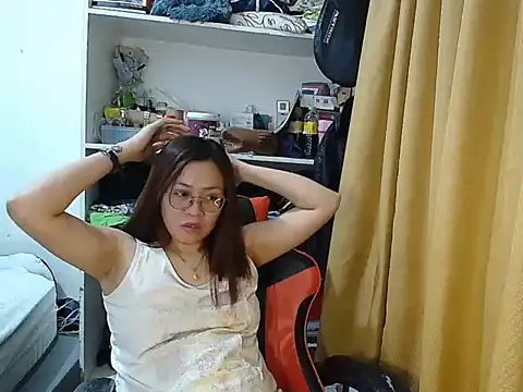 Snapshot of crizzybel chatting on April 2026 04:17:02 PM crizzybel online show from April 2026 04:17:02 PM