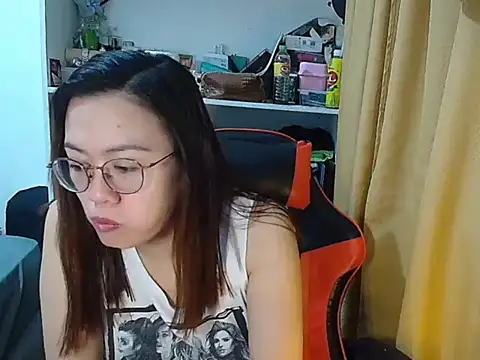 Snapshot of crizzybel chatting on April 2026 07:20:01 PM crizzybel online show from April 2026 07:20:01 PM