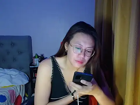 Snapshot of crizzybel chatting on May 2026 04:21:02 AM crizzybel online show from May 2026 04:21:02 AM