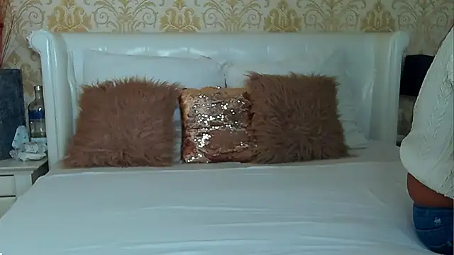 Snapshot of GiannaElliss chatting on December 2024 04:48:02 AM GiannaElliss online show from December 2024 04:48:02 AM