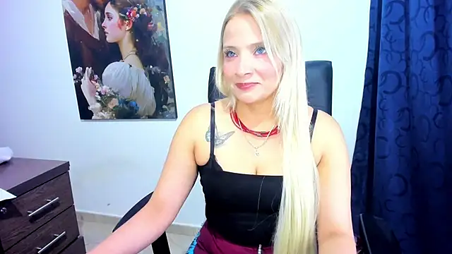 Snapshot of Martina_smth chatting on September 2025 11:06:02 PM Martina smth online show from September 2025 11:06:02 PM