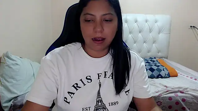 Leylafourniert online show from November 2025 06:39:01 PM