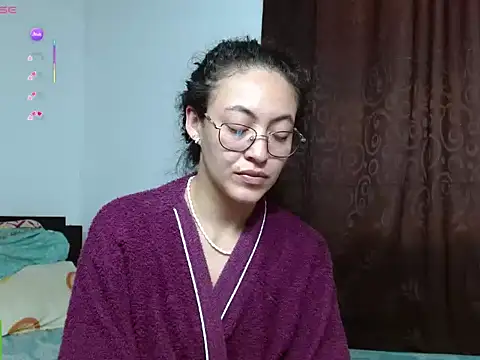 Snapshot of Olivia_Bright chatting on June 2026 09:43:02 PM Olivia Bright online show from June 2026 09:43:02 PM