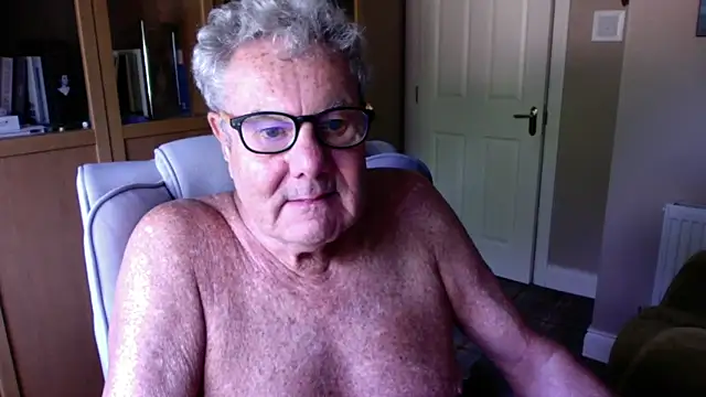 Snapshot of Oldpistolpete chatting on June 2026 08:26:01 AM Oldpistolpete online show from June 2026 08:26:01 AM