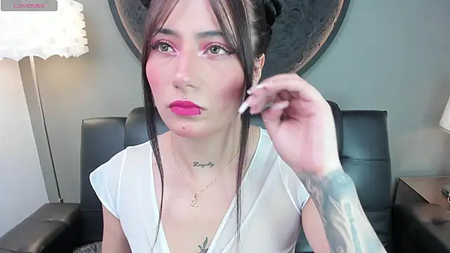 Snapshot of miss_sharlotte18 chatting on January 2025 06:03:02 PM miss sharlotte18 online show from January 2025 06:03:02 PM