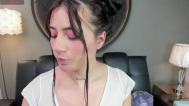 Snapshot of miss_sharlotte18 chatting on January 2025 09:05:01 PM miss sharlotte18 online show from January 2025 09:05:01 PM