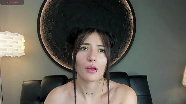 Snapshot of miss_sharlotte18 chatting on February 2025 06:11:02 PM miss sharlotte18 online show from February 2025 06:11:02 PM