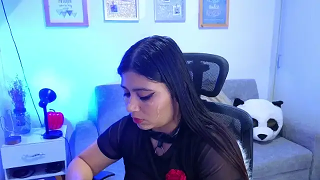 annylouis online show from November 2025 07:25:01 PM