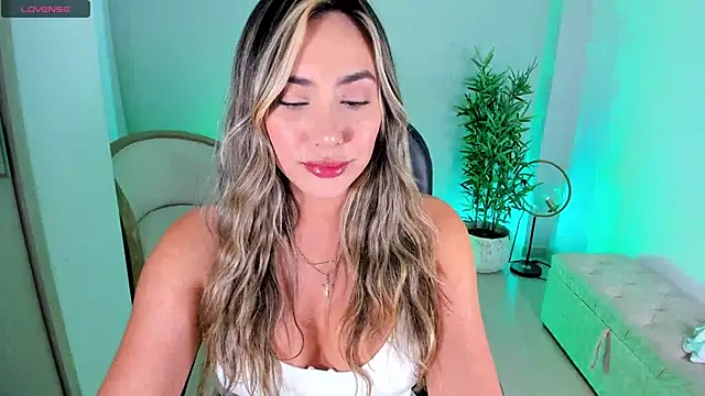 Snapshot of NiaBennet_ chatting on October 2025 10:08:01 PM NiaBennet online show from October 2025 10:08:01 PM