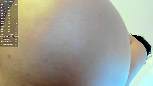 Snapshot of Silvanna-Moree chatting on January 2025 10:26:02 PM Silvanna-Moree online show from January 2025 10:26:02 PM