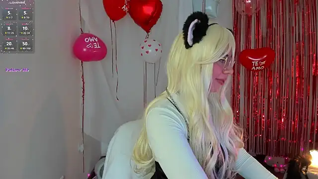 Snapshot of Silvanna-Moree chatting on February 2025 02:48:02 PM Silvanna-Moree online show from February 2025 02:48:02 PM