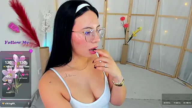 Snapshot of Silvanna-Moree chatting on September 2025 05:18:01 PM Silvanna-Moree online show from September 2025 05:18:01 PM