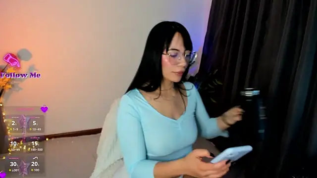 Snapshot of Silvanna-Moree chatting on November 2025 07:15:01 PM Silvanna-Moree online show from November 2025 07:15:01 PM