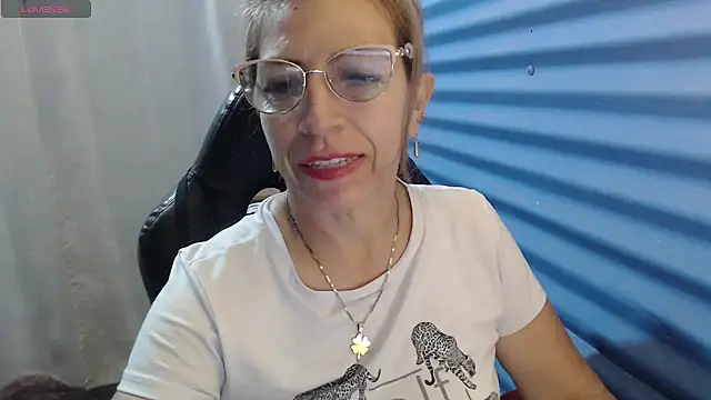 Snapshot of Chayla_Ruiz chatting on May 2026 09:42:02 PM Chayla Ruiz online show from May 2026 09:42:02 PM