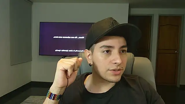 Jhoan saenz online show from October 2025 04:15:02 AM