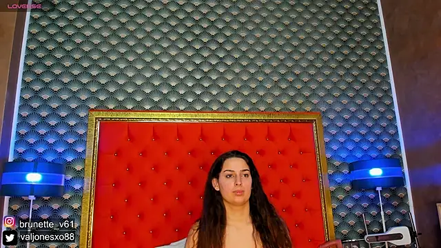 Snapshot of VallerieJones chatting on February 2025 11:12:02 PM VallerieJones online show from February 2025 11:12:02 PM