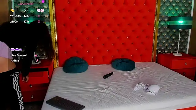 Snapshot of VallerieJones chatting on October 2025 08:28:01 AM VallerieJones online show from October 2025 08:28:01 AM