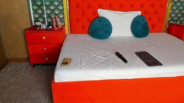 Snapshot of VallerieJones chatting on October 2025 07:43:01 PM VallerieJones online show from October 2025 07:43:01 PM