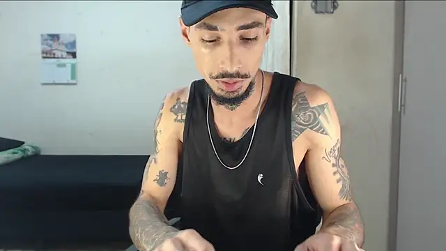 Snapshot of emiliano_hottt chatting on April 2026 09:53:02 PM emiliano hottt online show from April 2026 09:53:02 PM