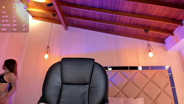 Snapshot of MaryLewis_ chatting on January 2025 06:24:01 PM MaryLewis online show from January 2025 06:24:01 PM