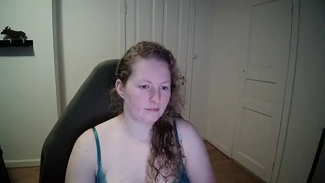 Snapshot of Girlnina-1995 chatting on December 2024 10:17:02 AM Girlnina-1995 online show from December 2024 10:17:02 AM