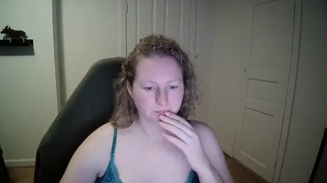 Snapshot of Girlnina-1995 chatting on December 2024 01:21:01 PM Girlnina-1995 online show from December 2024 01:21:01 PM