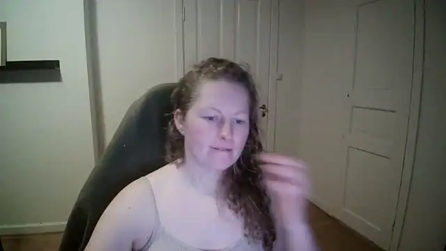 Snapshot of Girlnina-1995 chatting on January 2025 03:39:01 PM Girlnina-1995 online show from January 2025 03:39:01 PM