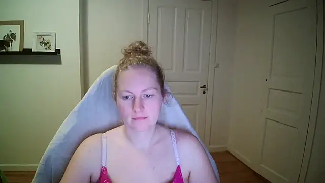 Girlnina-1995 online show from October 2025 10:45:02 PM