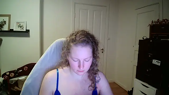 Girlnina-1995 online show from February 2026 09:52:01 PM