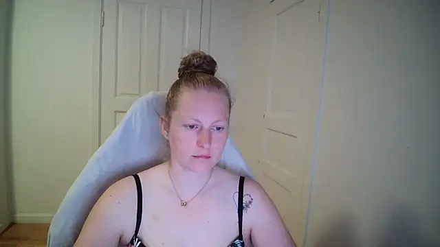Girlnina-1995 online show from May 2026 08:20:01 AM