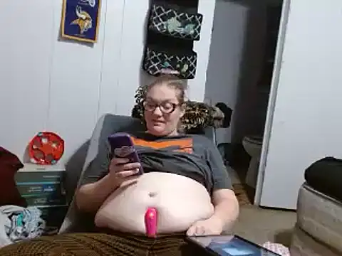 Snapshot of Slutty_Owl420 chatting on January 2025 11:27:01 PM Slutty Owl420 online show from January 2025 11:27:01 PM