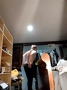 eatmeplease44 online show from October 2025 08:04:02 PM