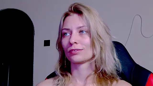 karo123421 online show from November 2025 09:47:01 PM