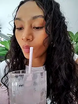 Leaberry online show from October 2025 08:09:02 PM