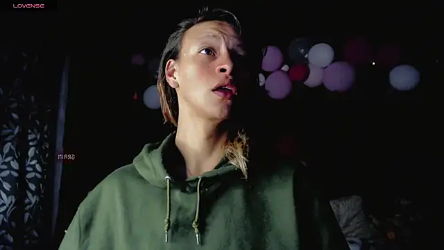 Summer XO online show from January 2025 03:37:02 AM