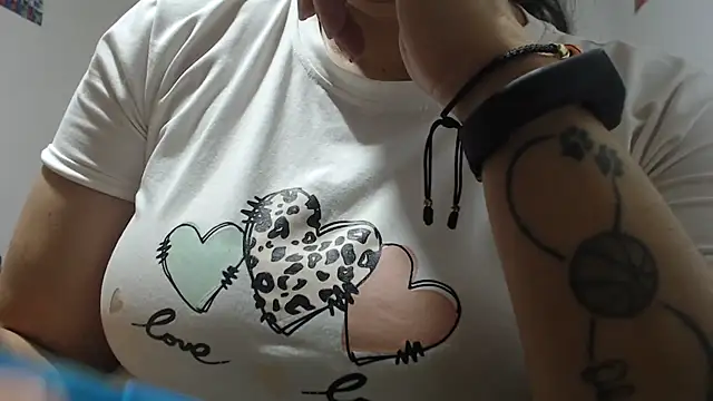 andreaisis2 online show from November 2025 10:11:02 PM